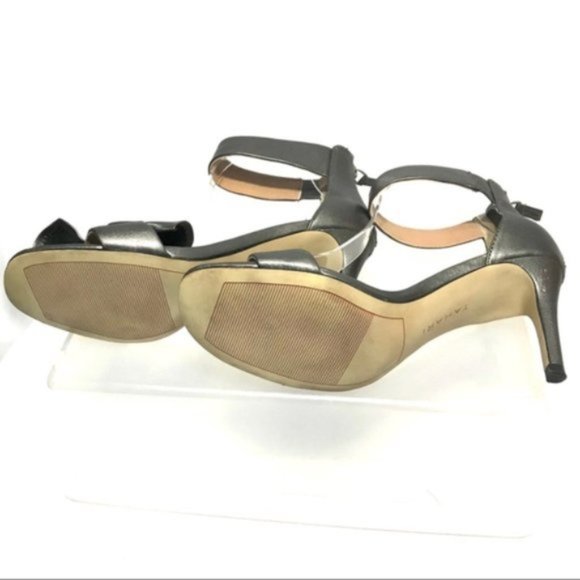 Tahari Women's Silver Gray Satin Bow Ankle Strap Sandals Size 7 - Picture 2 of 8